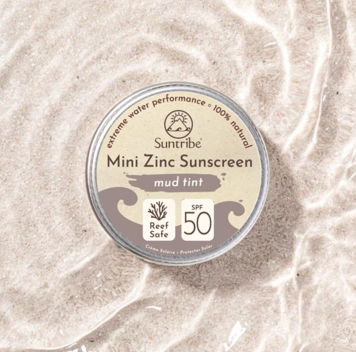 Suntribe All Natural Mini Zinc Sunscreen Face & Sport SPF50 Mud Tint 15g i gruppen Kropspleje / Færdigvarer / Ansigtspleje hos Rawfoodshop Scandinavia AB (SUN2395730)